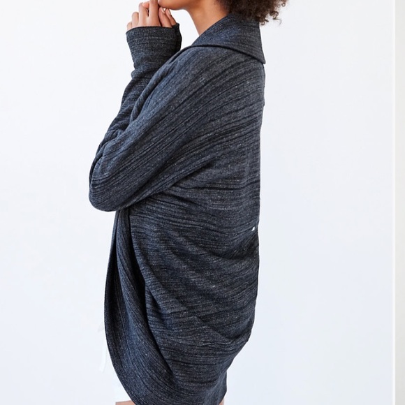 Aritzia Wilfred sweater - Picture 6 of 7